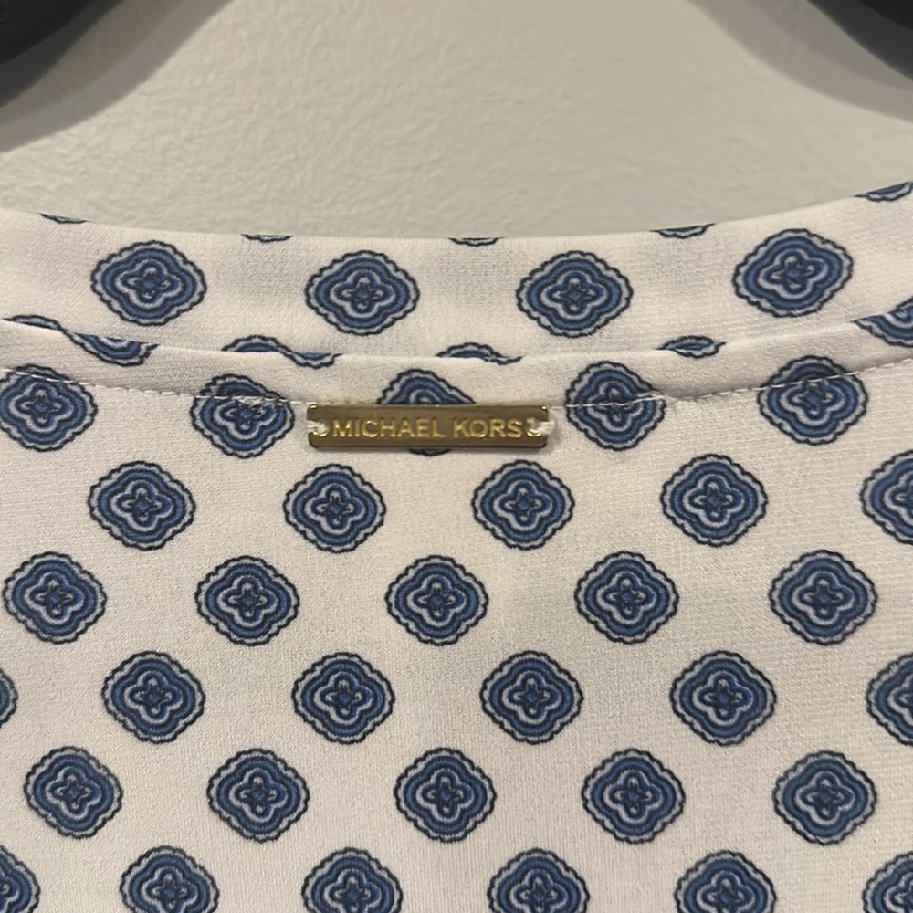 Michael Kors blouse with blue pattern- size 1X - Picture 3 of 4